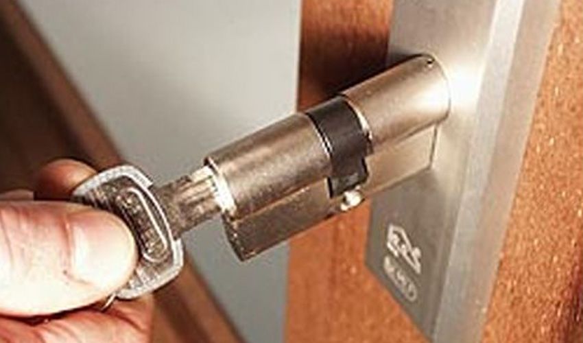 Vers gemonteerd slot bij een woning in Amersfoort Vers gemonteerd slot bij een woning in Amersfoort